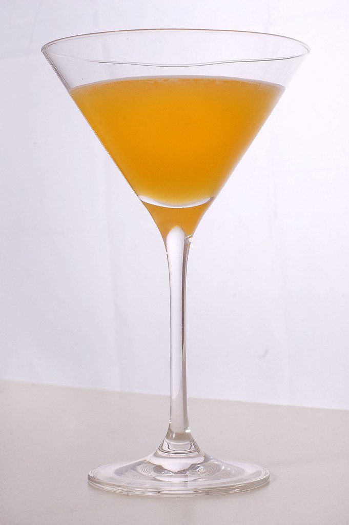 Bronx Martini: How to Make the Fantastic Cocktail with a Citrus Twist